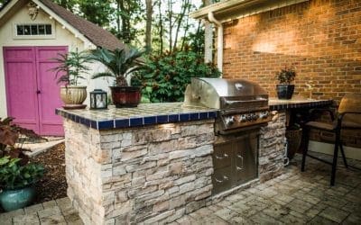 Outdoor kitchen brings families and friends together!